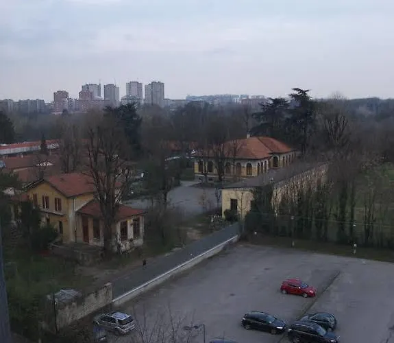 アパートホテル レジデンス シロエ 3*